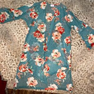 Pink lily boutique, kimono. Like new condition, sheer material. Mid thigh length